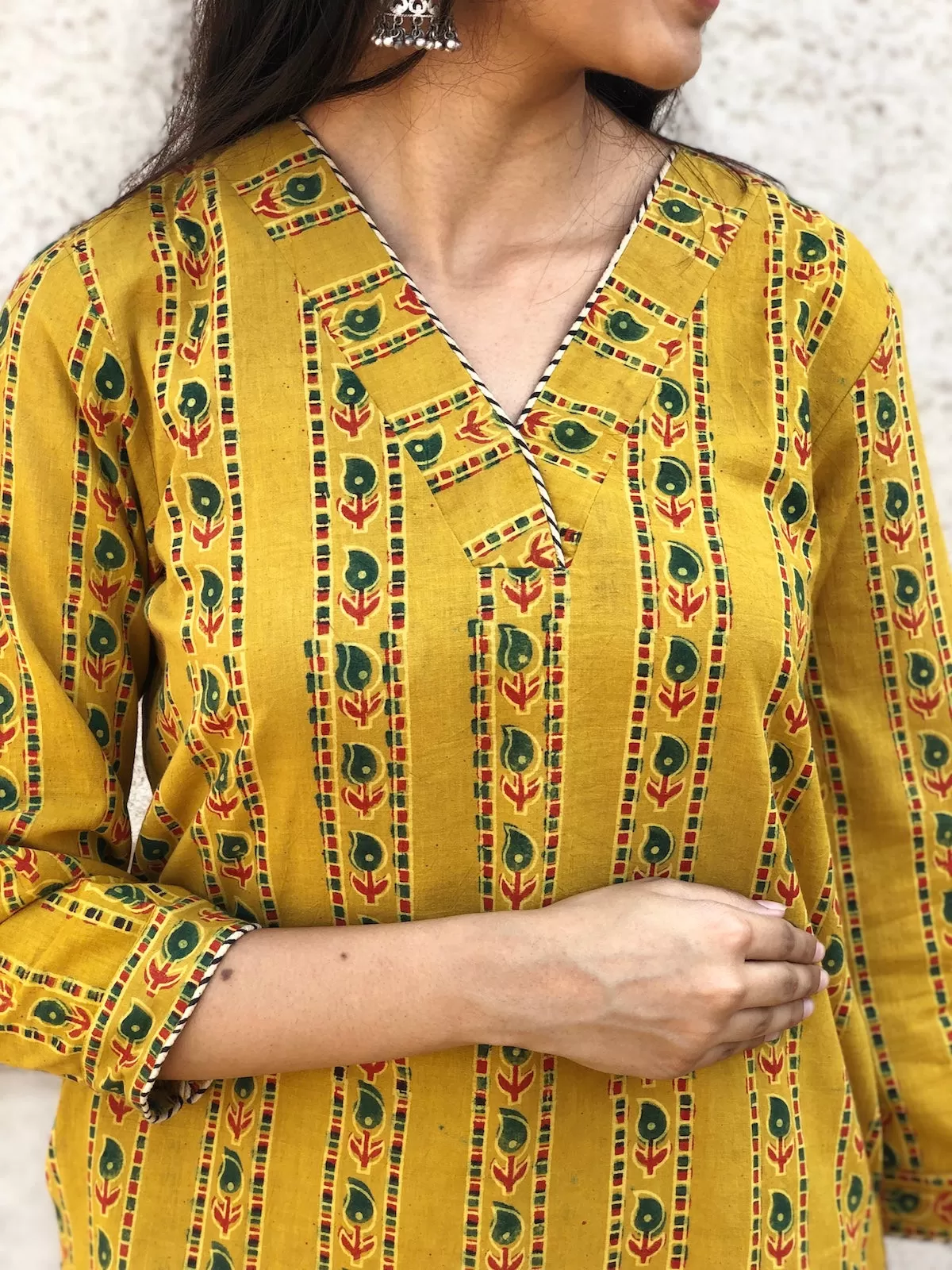 Ambi Border Kurta | Relove