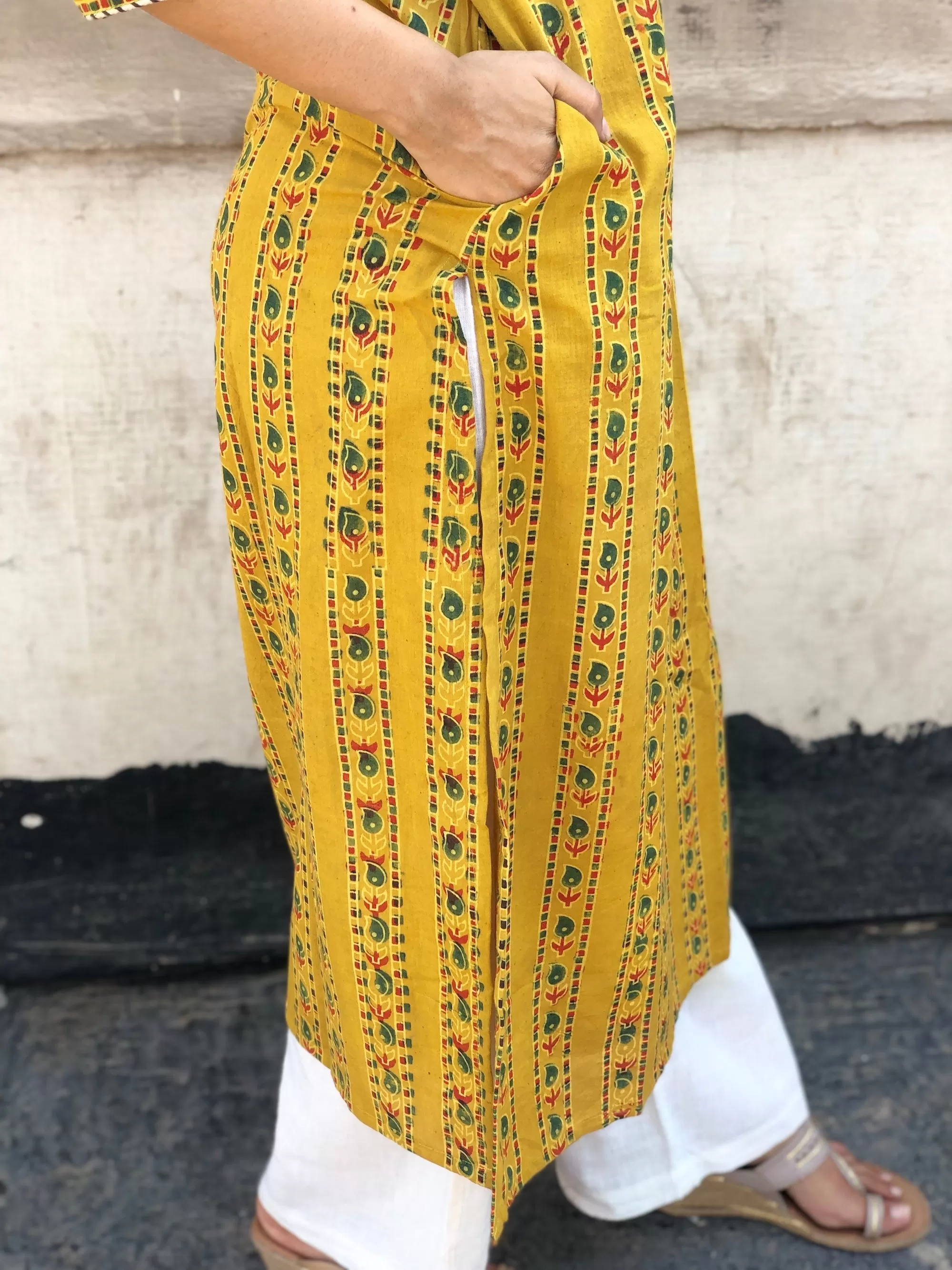 Ambi Border Kurta | Relove