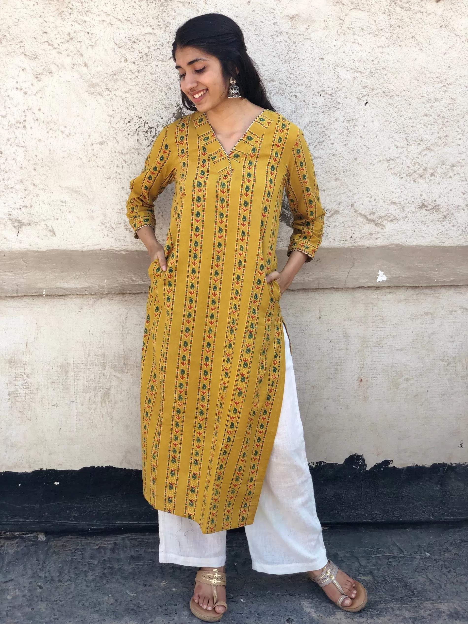 Ambi Border Kurta | Relove